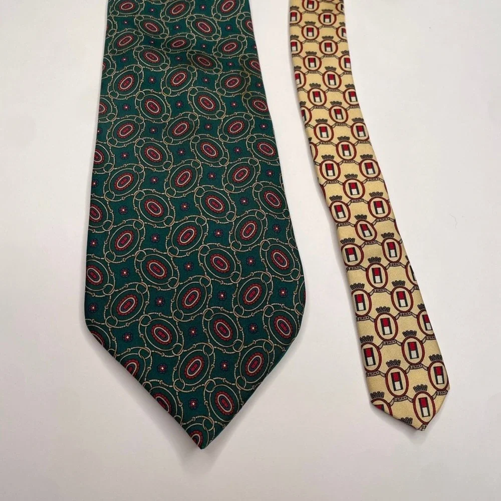 Tommy Hilfiger Mens Green Geometric Medallion Silk Tie Made in USA Italian Silk